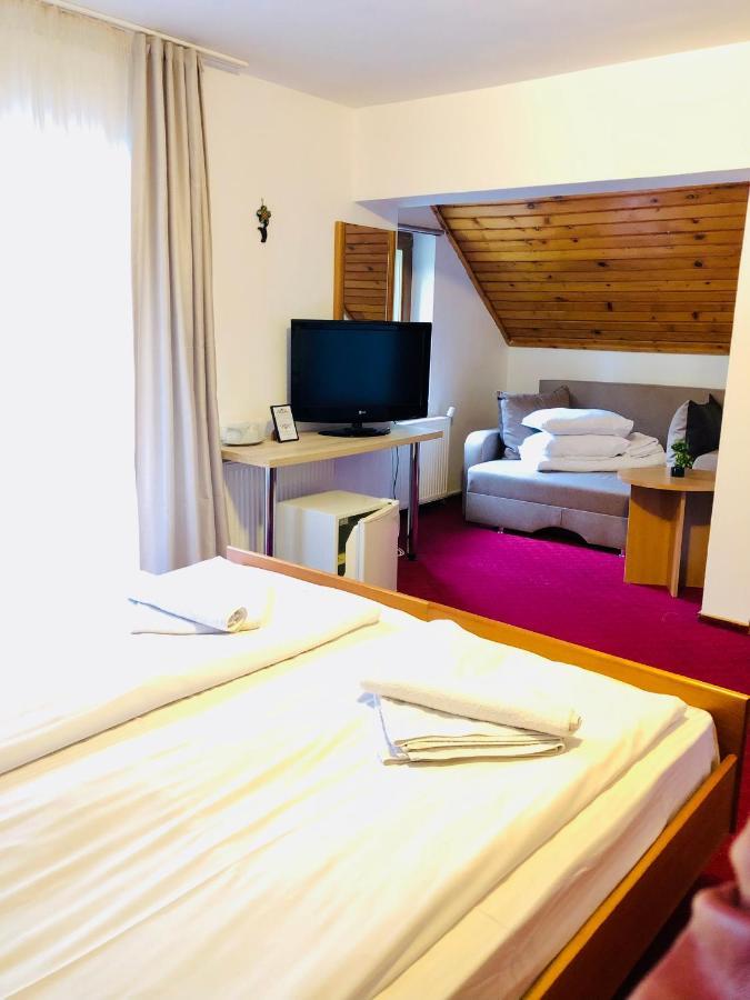 Pensiune & Restaurant Kalinder Buşteni Exteriér fotografie